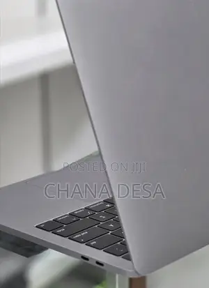 New Laptop Apple MacBook Pro 2019 16GB Intel Core i7 SSD 256GB