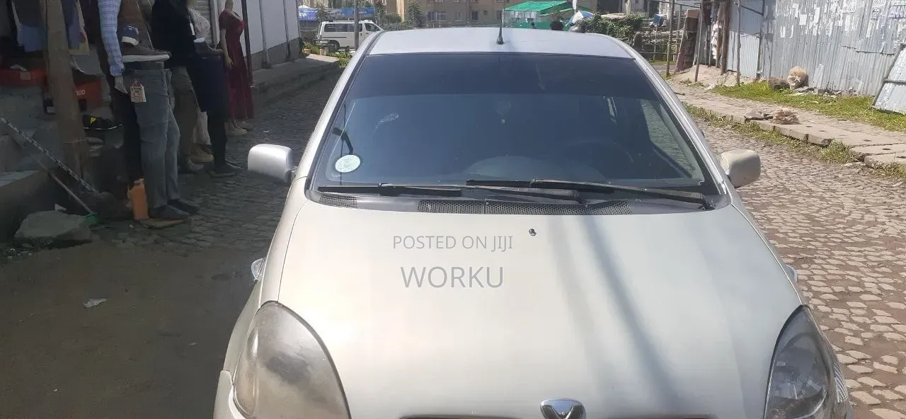 Toyota Vitz 2001 Silver