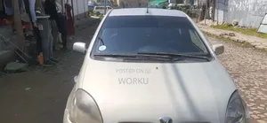 Toyota Vitz 2001 Silver