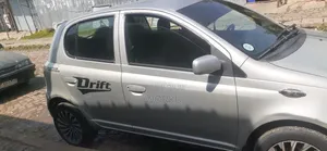 Toyota Vitz 2001 Silver