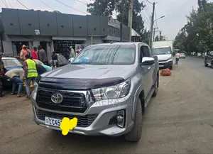 Toyota Hilux 2020 Silver