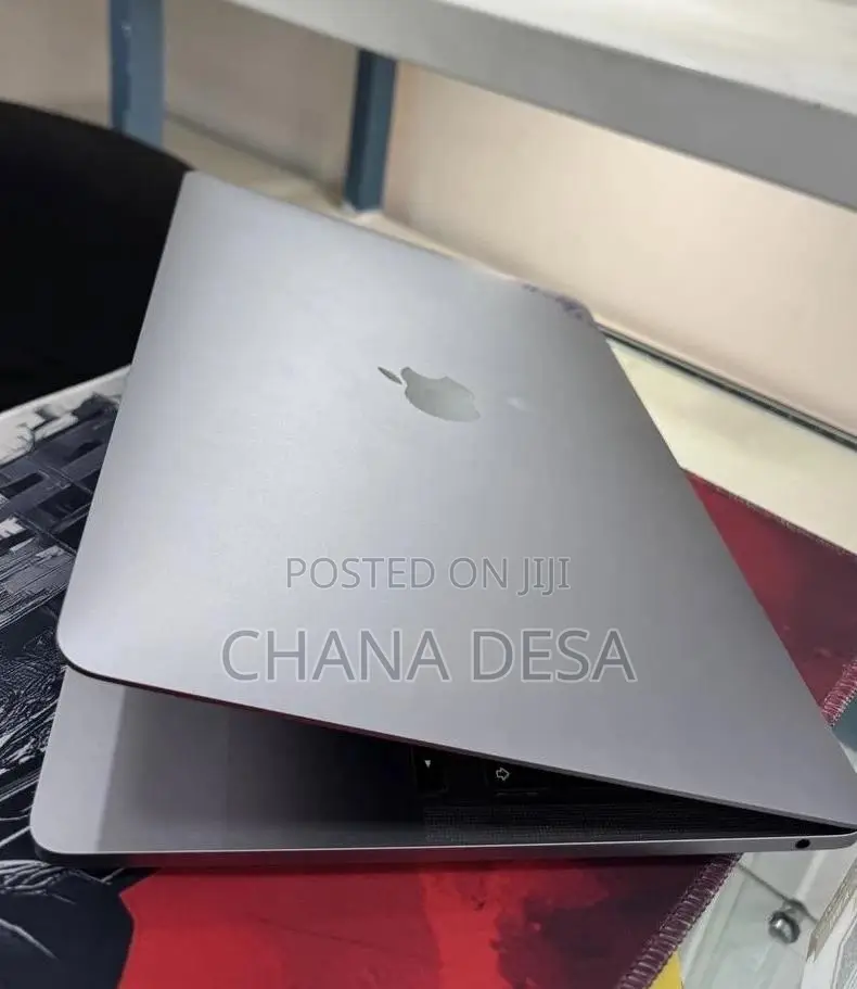 New Laptop Apple MacBook Pro 2020 M1 16GB Apple M1 Pro SSD 512GB