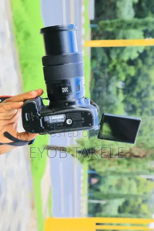 60d Canon Camera With 90d Usm Lens 24-105