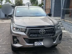 Toyota Hilux 2020 Gray