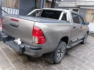 Toyota Hilux 2020 Gray
