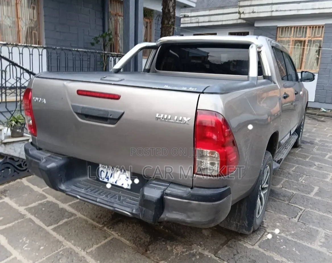 Toyota Hilux 2020 Gray