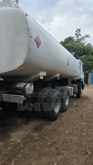 Sino Fuel Tanker With Trailor