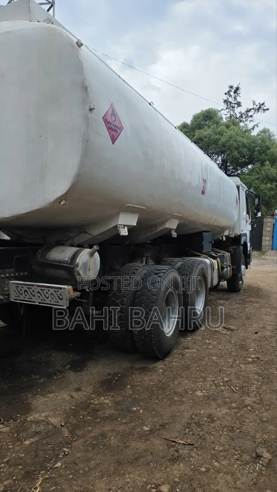 Sino Fuel Tanker With Trailor