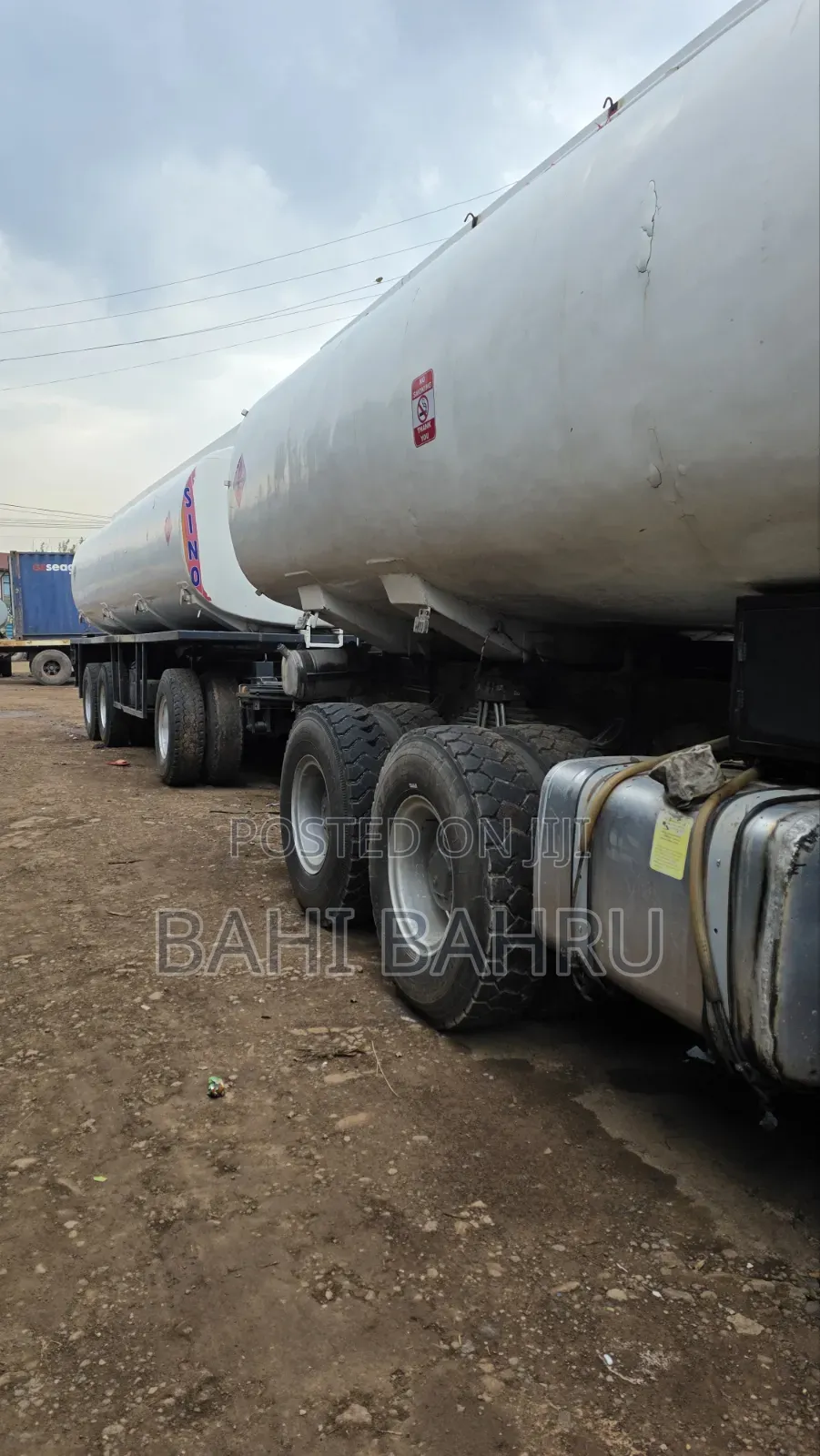 Sino Fuel Tanker With Trailor