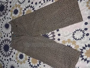 Cropped Leopard Print Pants 