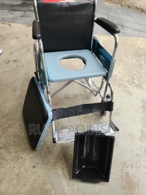 Round Bucket Shaped Commode Wheelchair Foldable Wheelchair Commode