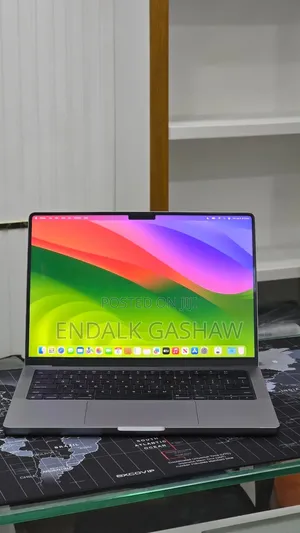 New Laptop Apple MacBook Pro 2023 M3 8GB Apple M3 SSD 512GB