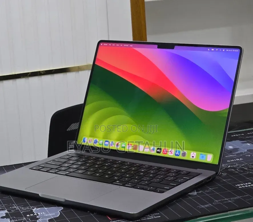 New Laptop Apple MacBook Pro 2023 M3 8GB Apple M3 Pro SSD 512GB