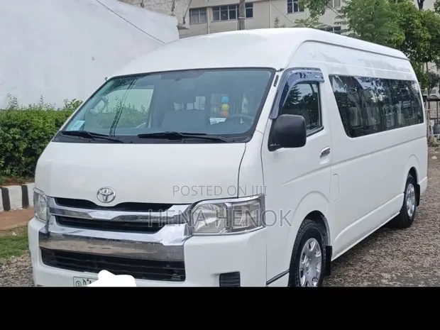Toyota HiAce 2018 White