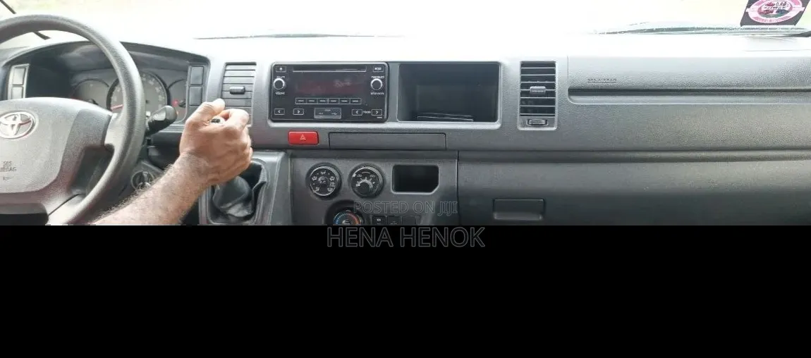 Toyota HiAce 2018 White