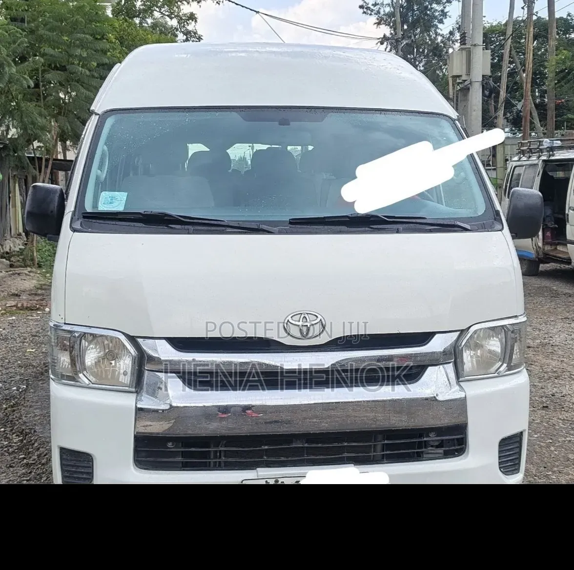 Toyota HiAce 2018 White
