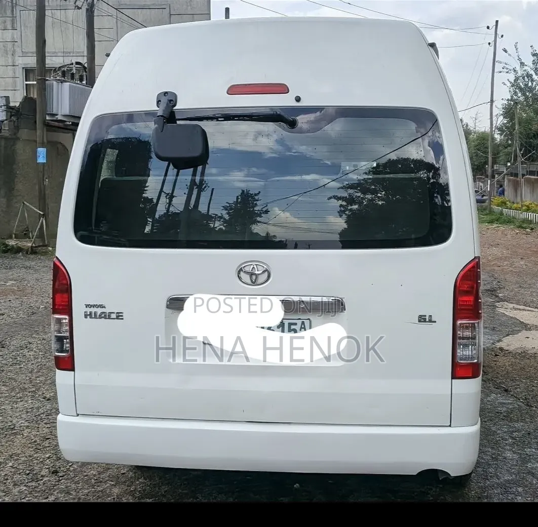Toyota HiAce 2018 White