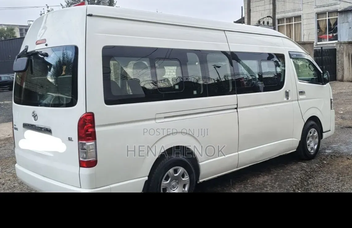 Toyota HiAce 2018 White