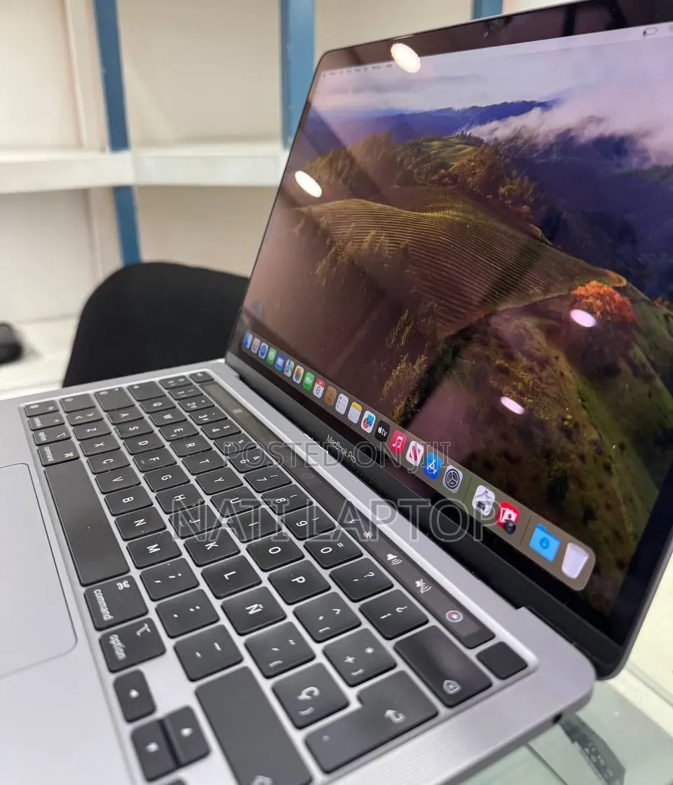 New Laptop Apple MacBook Pro 2020 M1 16GB Apple M1 Pro SSD 512GB