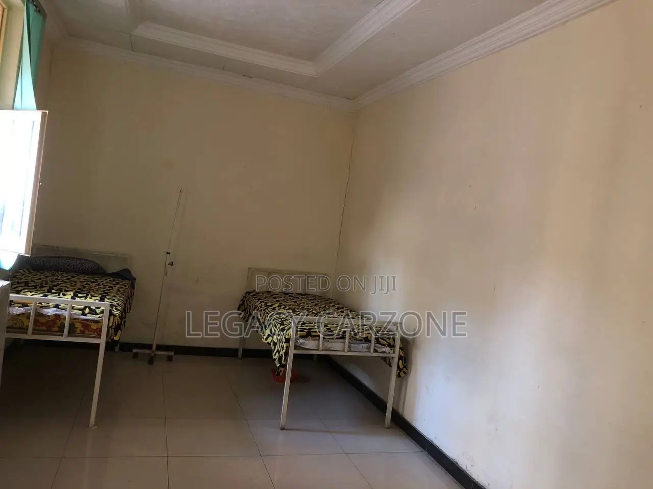 12bdrm House in Akaky Kaliti for sale