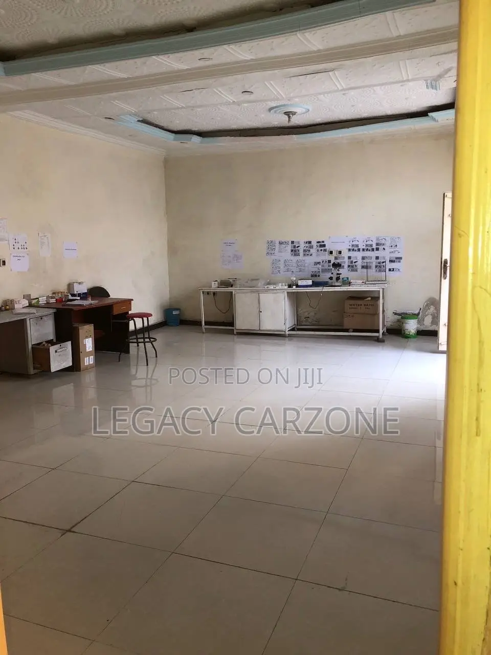 12bdrm House in Akaky Kaliti for sale