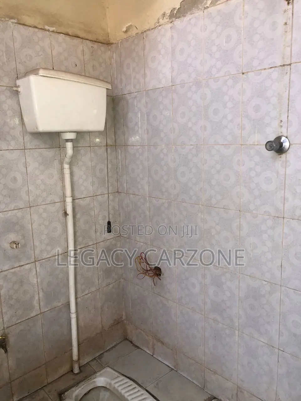12bdrm House in Akaky Kaliti for sale