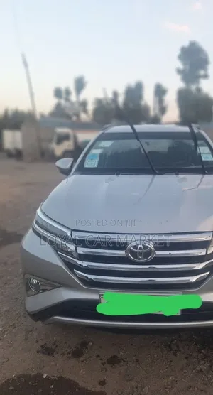 Toyota Rush 2021 Silver