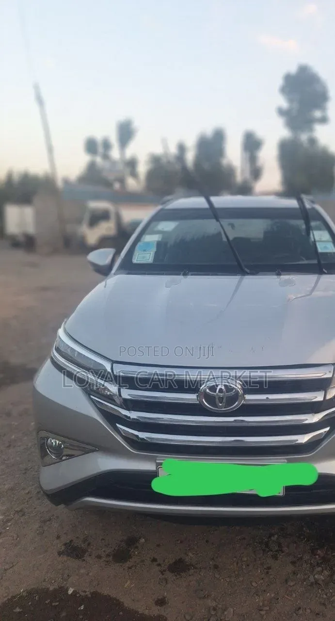 Toyota Rush 2021 Silver