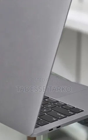 New Laptop Apple MacBook Pro 2019 16GB Intel Core i7 SSD 256GB
