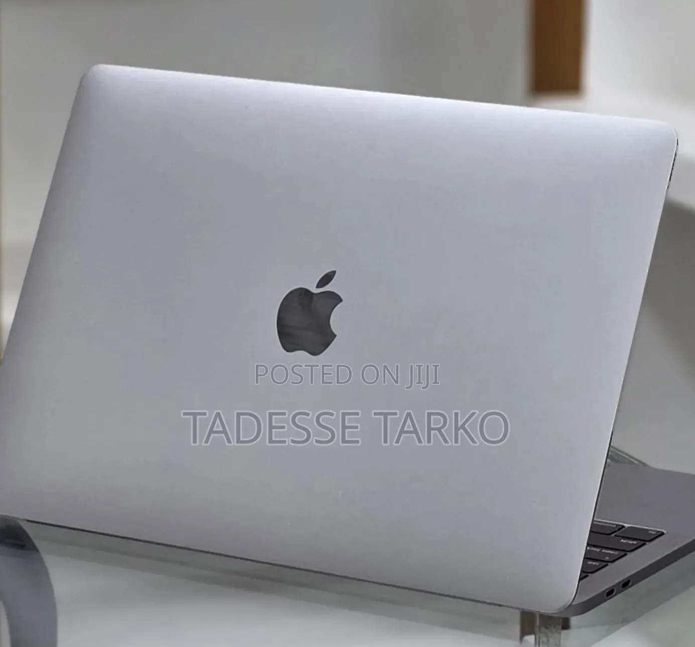 New Laptop Apple MacBook Pro 2019 16GB Intel Core i7 SSD 256GB