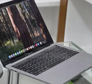 New Laptop Apple MacBook Pro 2019 16GB Intel Core i7 SSD 256GB
