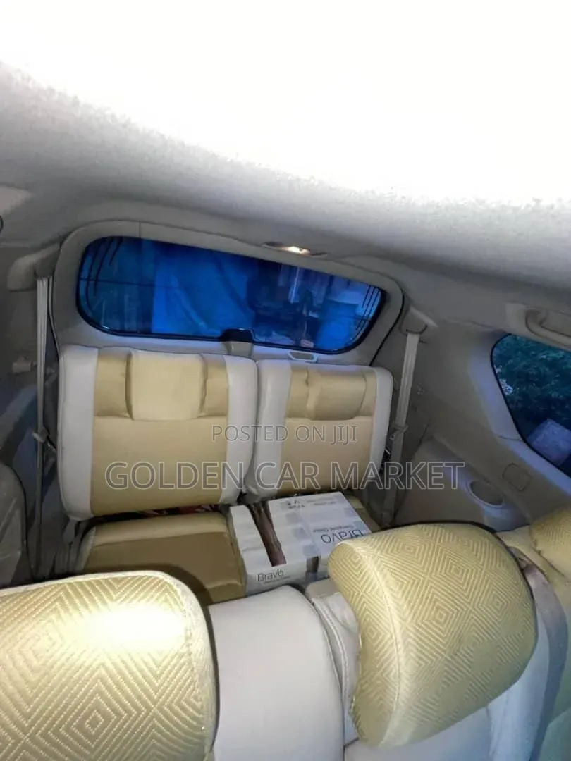 Toyota Land Cruiser Prado 2010 White