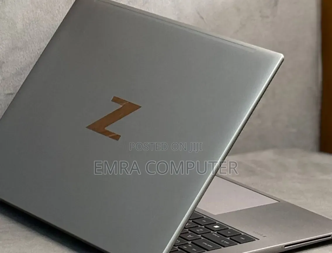 New Laptop HP ZBook Firefly G9 16GB Intel Core i7 SSD 512GB