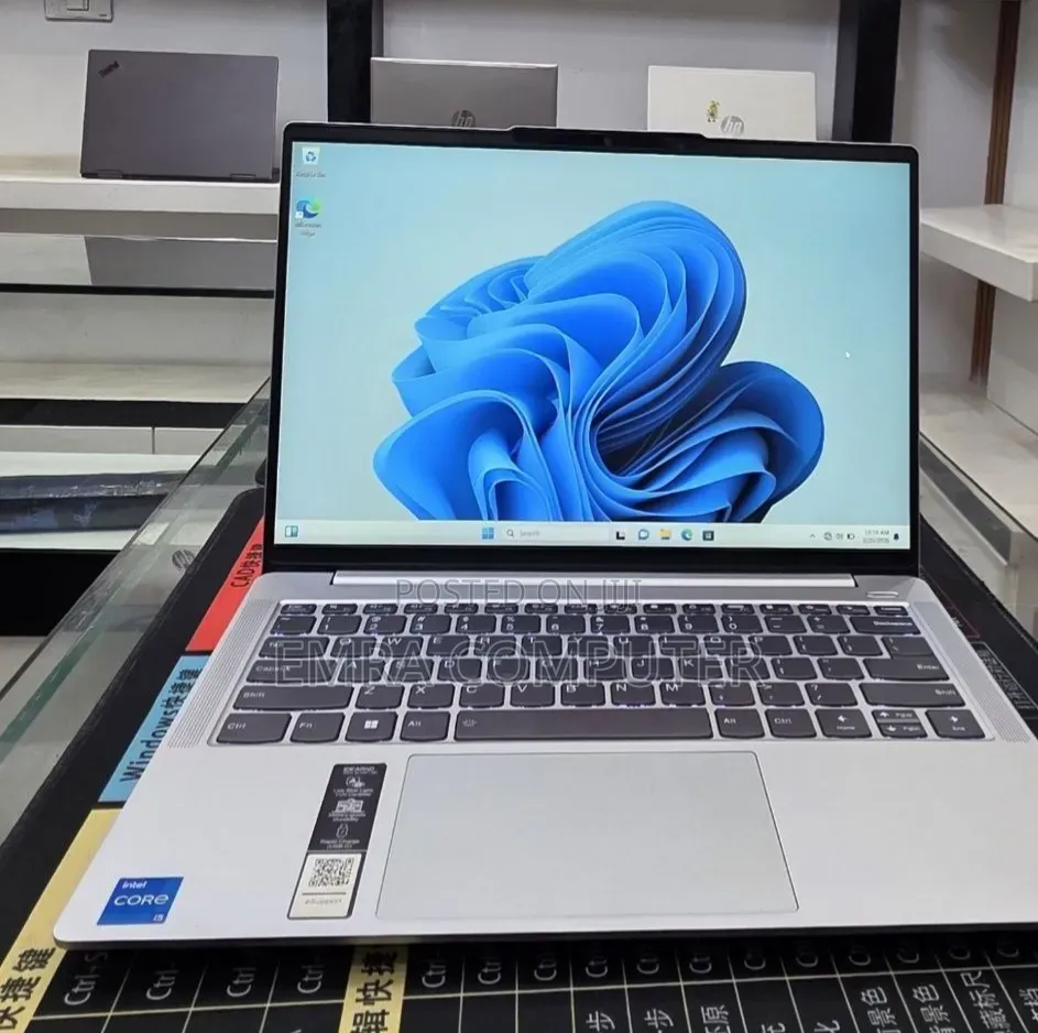 New Laptop Lenovo 16GB Intel Core i5 SSD 512GB