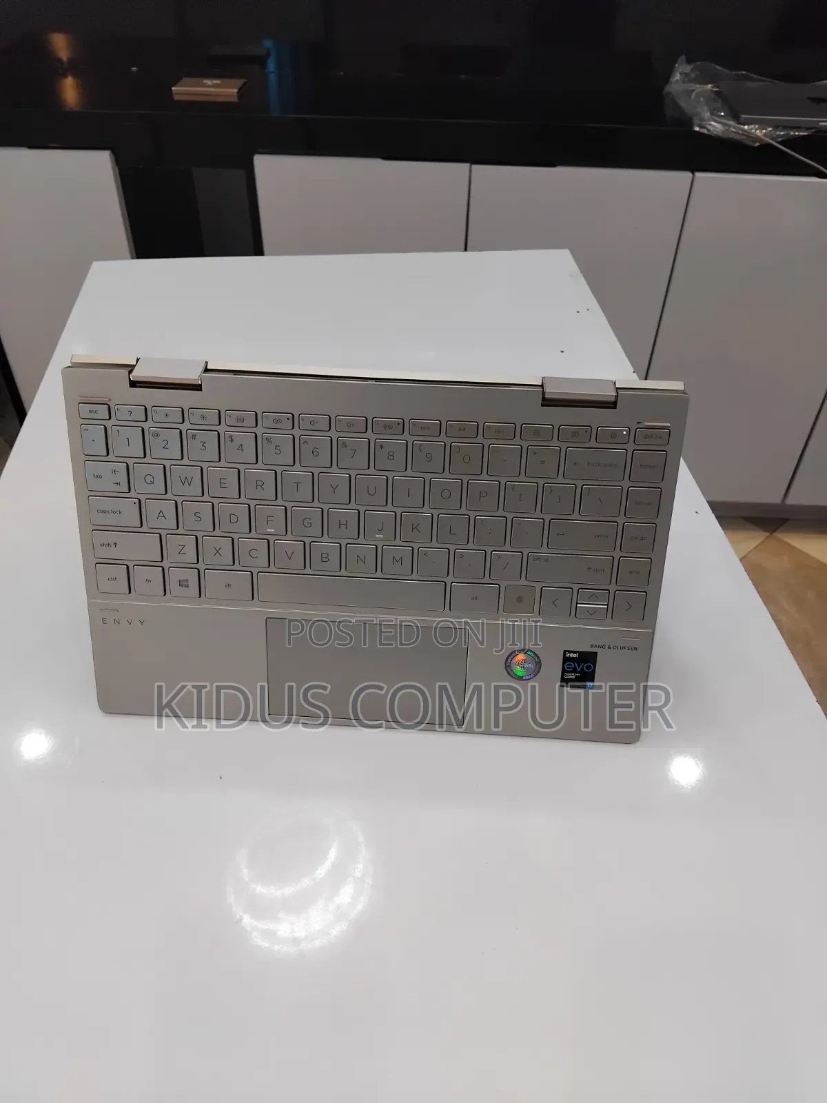 New Laptop HP Envy x360 8GB Intel Core i7 SSD 512GB