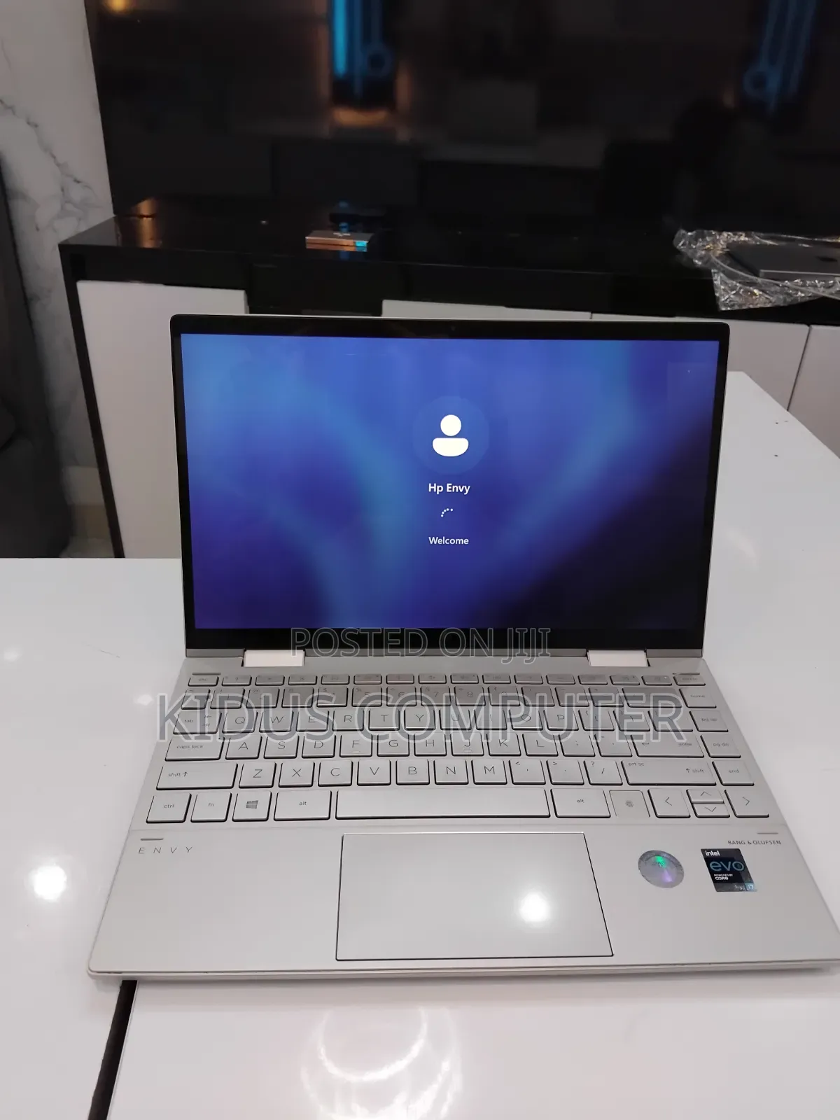 New Laptop HP Envy x360 8GB Intel Core i7 SSD 512GB
