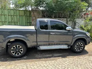 Toyota Hilux 2015 Gray