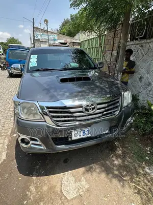 Toyota Hilux 2015 Gray