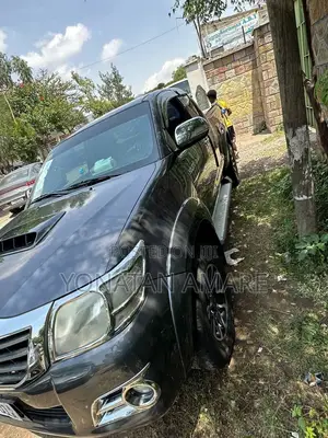 Toyota Hilux 2015 Gray