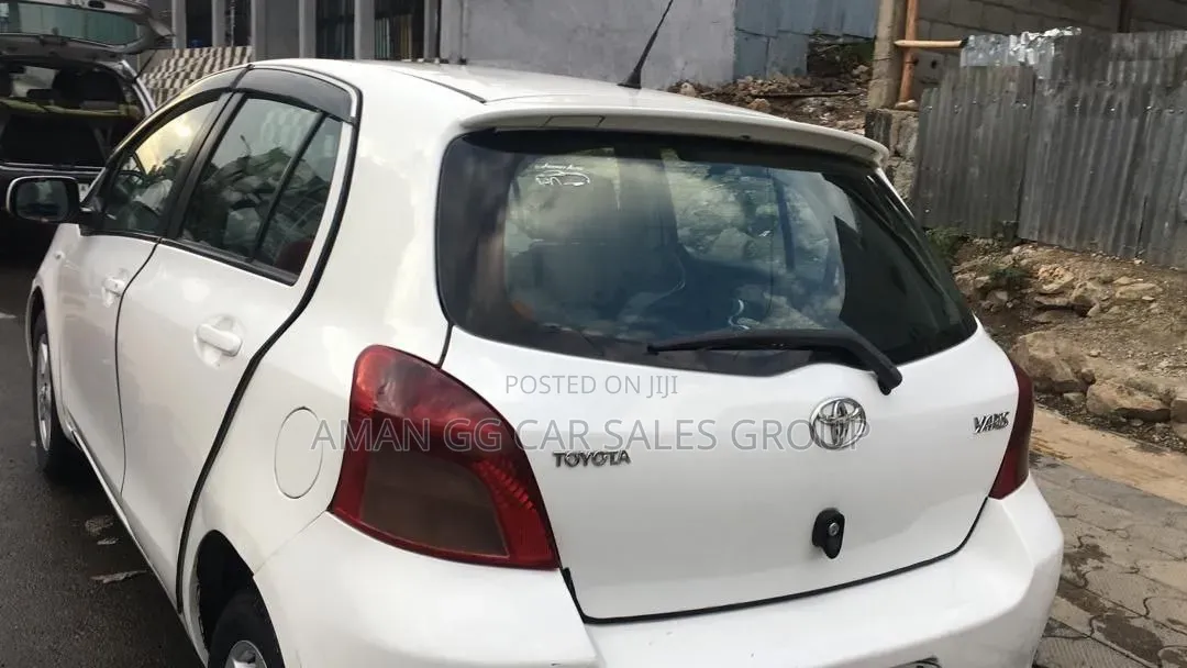 Toyota Yaris 2011 White