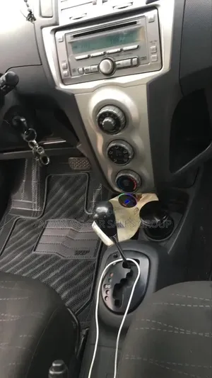 Toyota Yaris 2011 White
