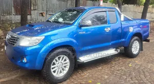 Toyota Hilux 2013 Blue