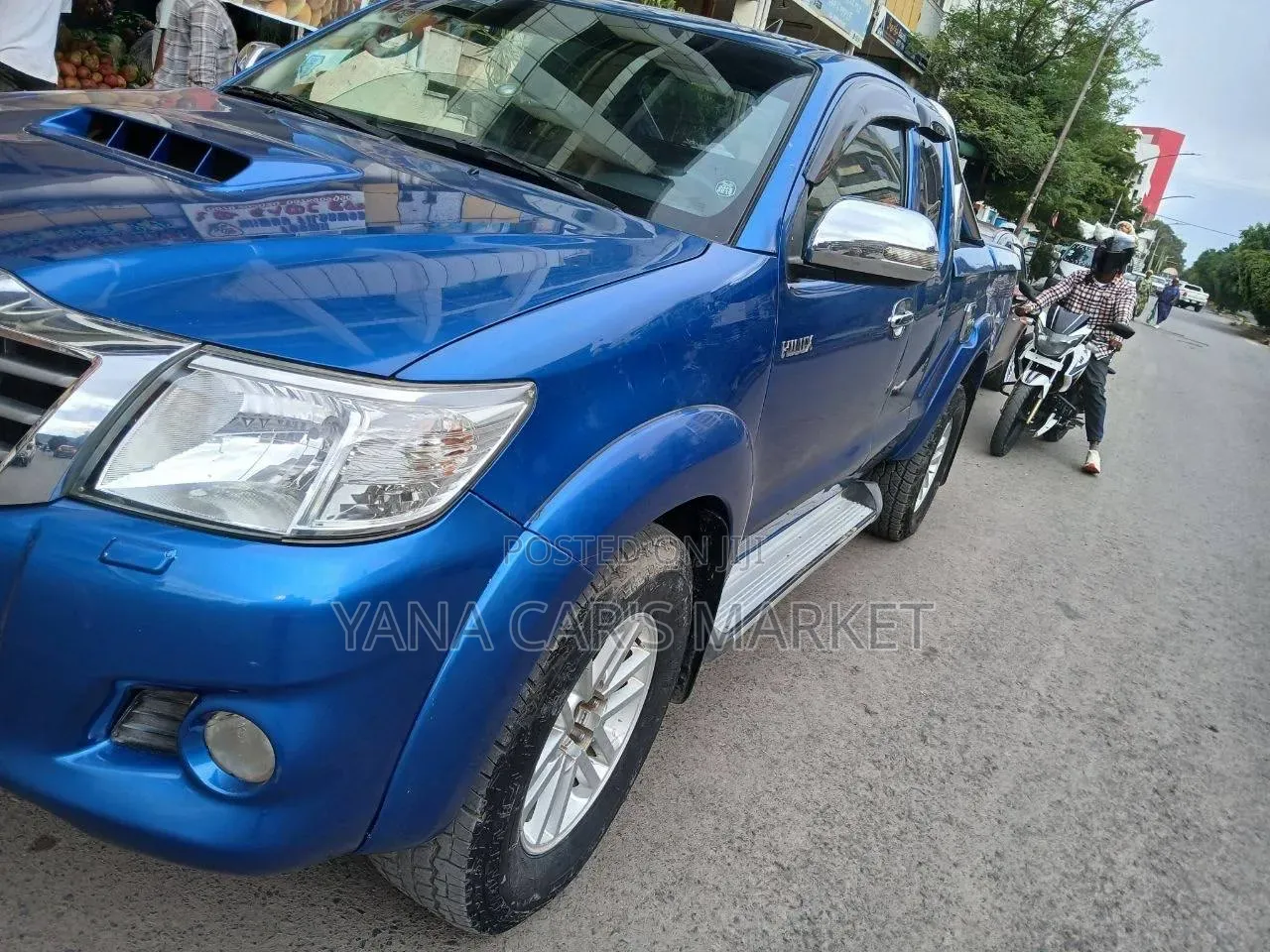 Toyota Hilux 2013 Blue