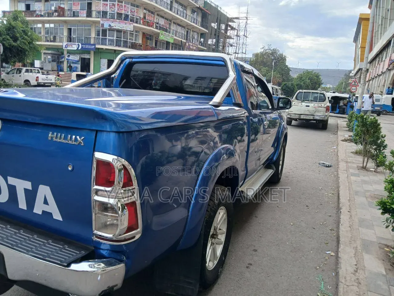 Toyota Hilux 2013 Blue