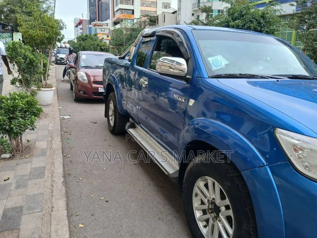 Toyota Hilux 2013 Blue