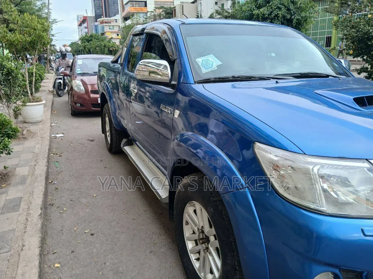 Toyota Hilux 2013 Blue