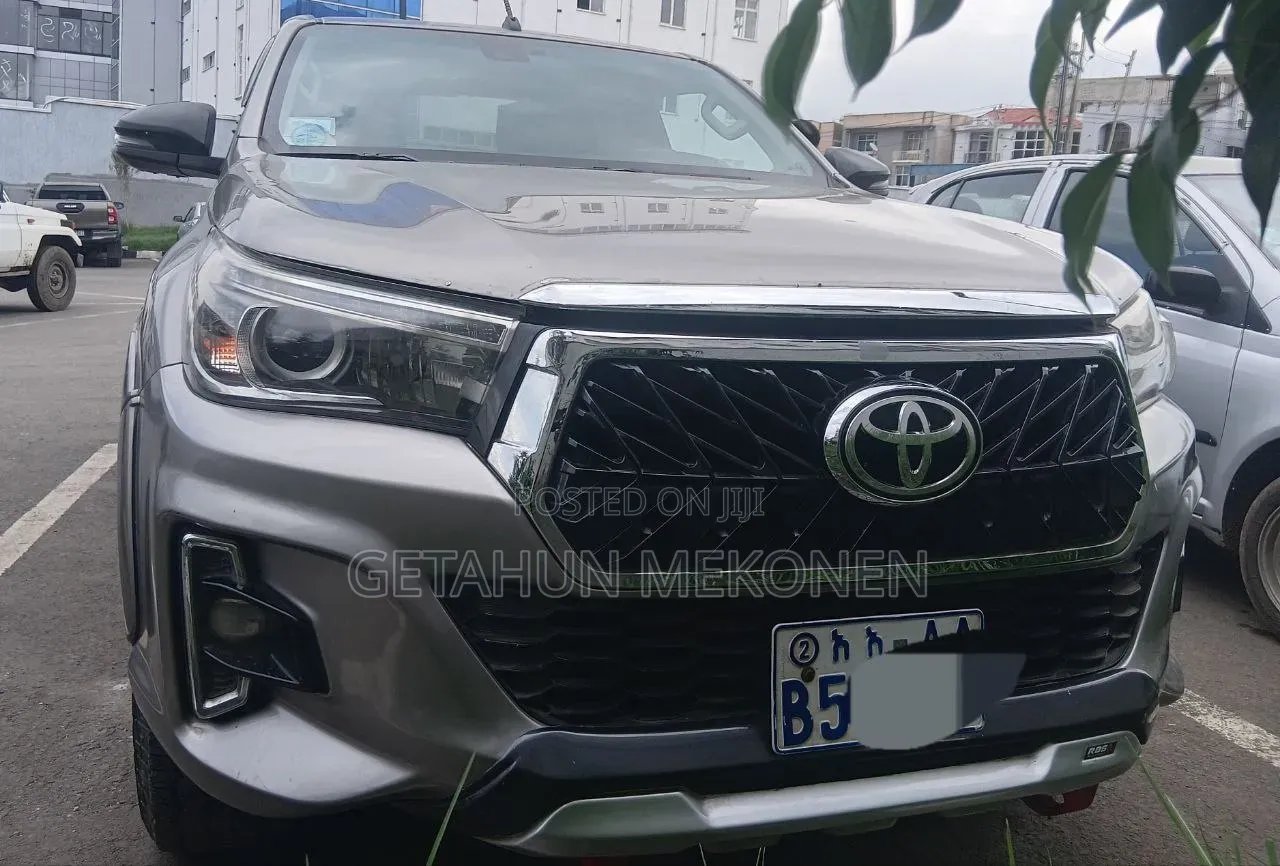 Toyota Hilux 2020 Gold