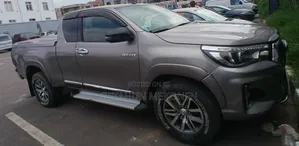 Toyota Hilux 2020 Gold