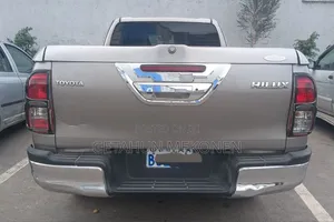 Toyota Hilux 2020 Gold