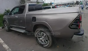 Toyota Hilux 2020 Gold